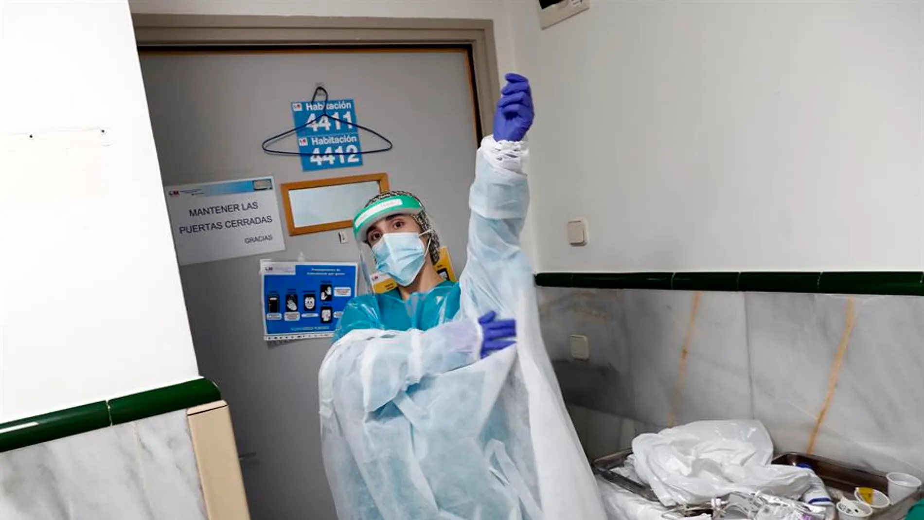 Sanitarios que atienden casos de coronavirus Sanitarios que atienden casos de coronavirus