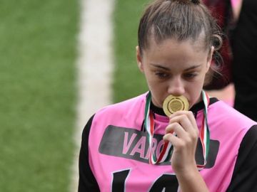 Muere Arianna Varone, promesa del fútbol italiano de 21 años, tras estrellarse en moto contra un camión 