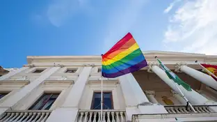 Bandera del Orgullo LGTB en el Ayuntamiento de Cádiz Bandera del Orgullo LGTB en el Ayuntamiento de Cádiz