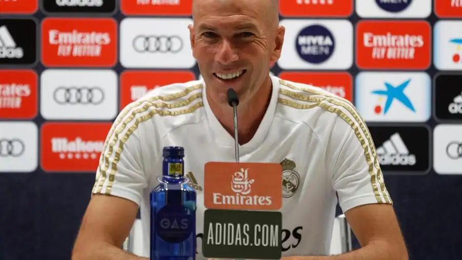 Zidane: "Achraf Hakimi es nuestro pero en este club hay dos cosas, la económica y la deportiva" Zidane: "Achraf Hakimi es nuestro pero en este club hay dos cosas, la económica y la deportiva"