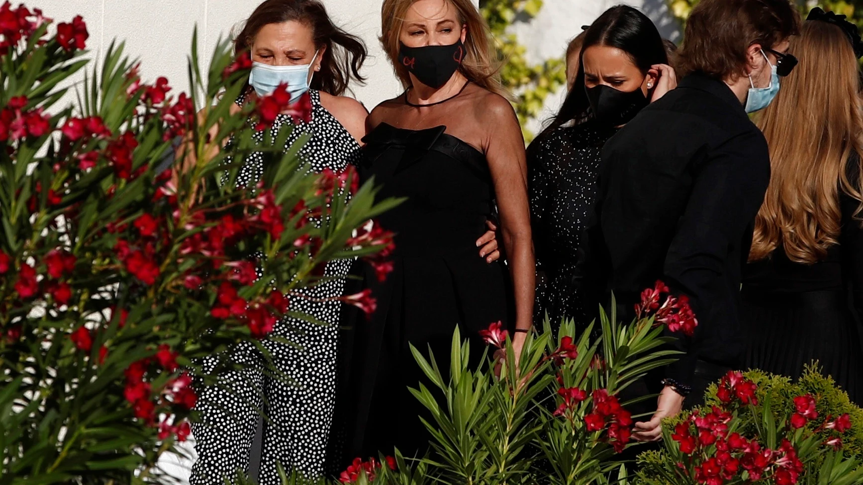 La actriz y presentadora Ana Obregón, a su llegada al funeral de su hijo La actriz y presentadora Ana Obregón, a su llegada al funeral de su hijo