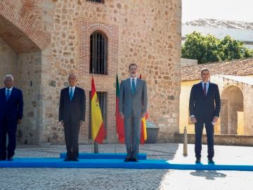 Pedro Sánchez, el rey Felipe VI , junto con presidente portugués, Marcelo Rebelo de Sousa, y el primer ministro luso, Antonio Costa