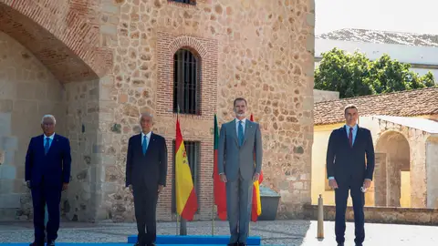 Pedro Sánchez, el rey Felipe VI , junto con presidente portugués, Marcelo Rebelo de Sousa, y el primer ministro luso, Antonio Costa Pedro Sánchez, el rey Felipe VI , junto con presidente portugués, Marcelo Rebelo de Sousa, y el primer ministro luso, Antonio Costa