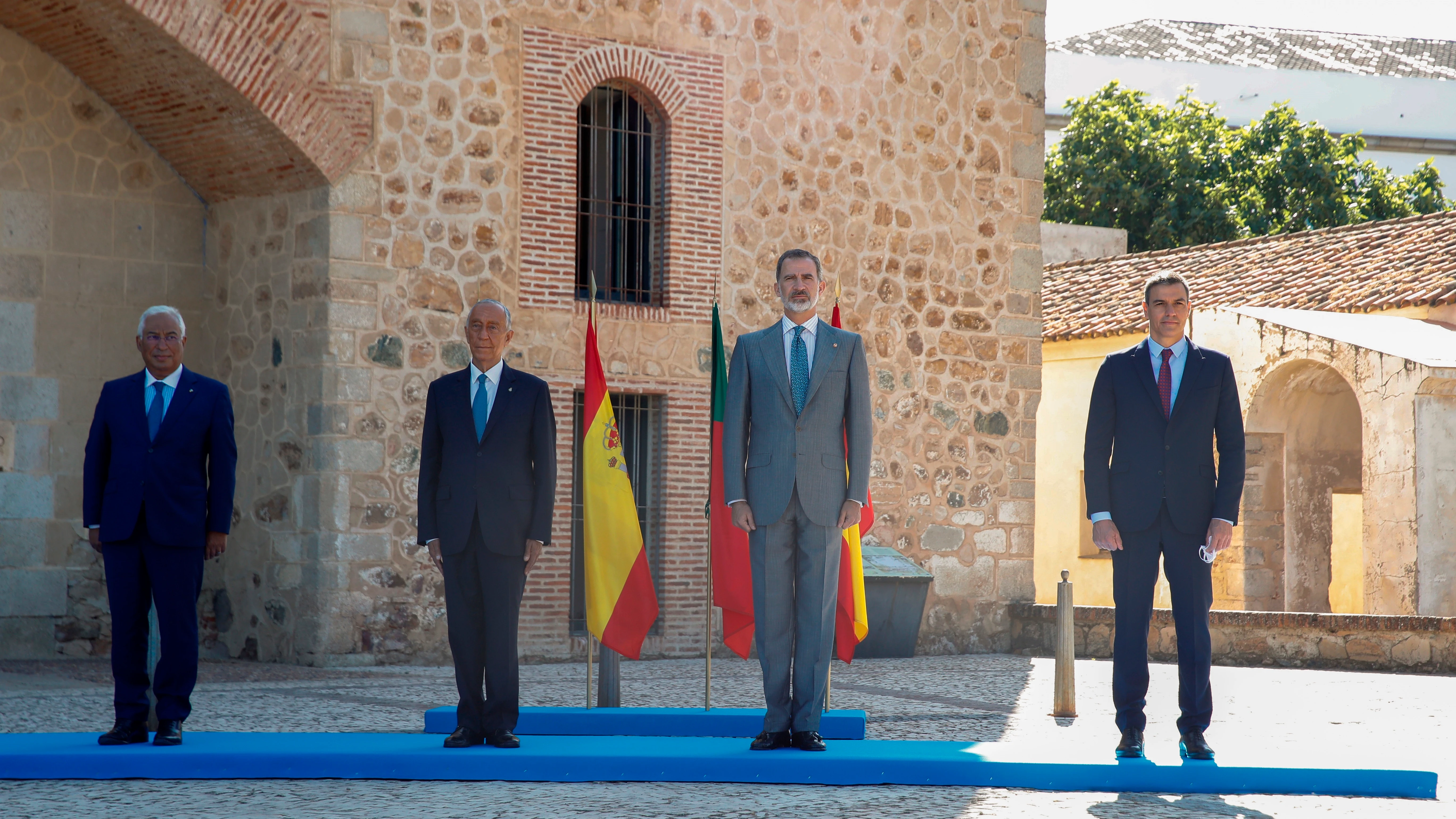 Pedro S&aacute;nchez, el rey Felipe VI , junto con presidente portugu&eacute;s, Marcelo Rebelo de Sousa, y el primer ministro luso, Antonio Costa