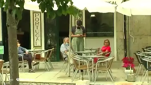 Los comerciantes de Tui celebran la reapertura de la frontera con Portugal Los comerciantes de Tui celebran la reapertura de la frontera con Portugal