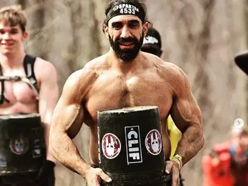 El impactante antes y después de Ahmad Ayyad, un atleta en plena forma que ha pasado el coronavirus El impactante antes y después de Ahmad Ayyad, un atleta en plena forma que ha pasado el coronavirus