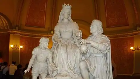 Madrigal de las Altas Torres, el pueblo de Isabel la Católica, pide 'adoptar' la estatua que van a retirar en California Madrigal de las Altas Torres, el pueblo de Isabel la Católica, pide 'adoptar' la estatua que van a retirar en California