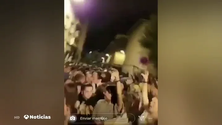 REEMPLAZO Aglomeraciones de j&oacute;venes sin mascarilla en las fiestas de Sopelana suspendidas por el Ayuntamiento 