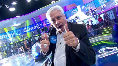 ¡Qué temazo! A Anthony Blake “se le van los pies” al ritmo de ‘Sunny’