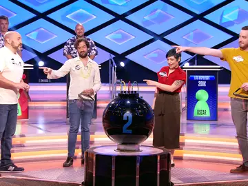 La pregunta indiscreta de Juanra Bonet a ‘Los dispersos’ que señala directamente a Óscar La pregunta indiscreta de Juanra Bonet a ‘Los dispersos’ que señala directamente a Óscar