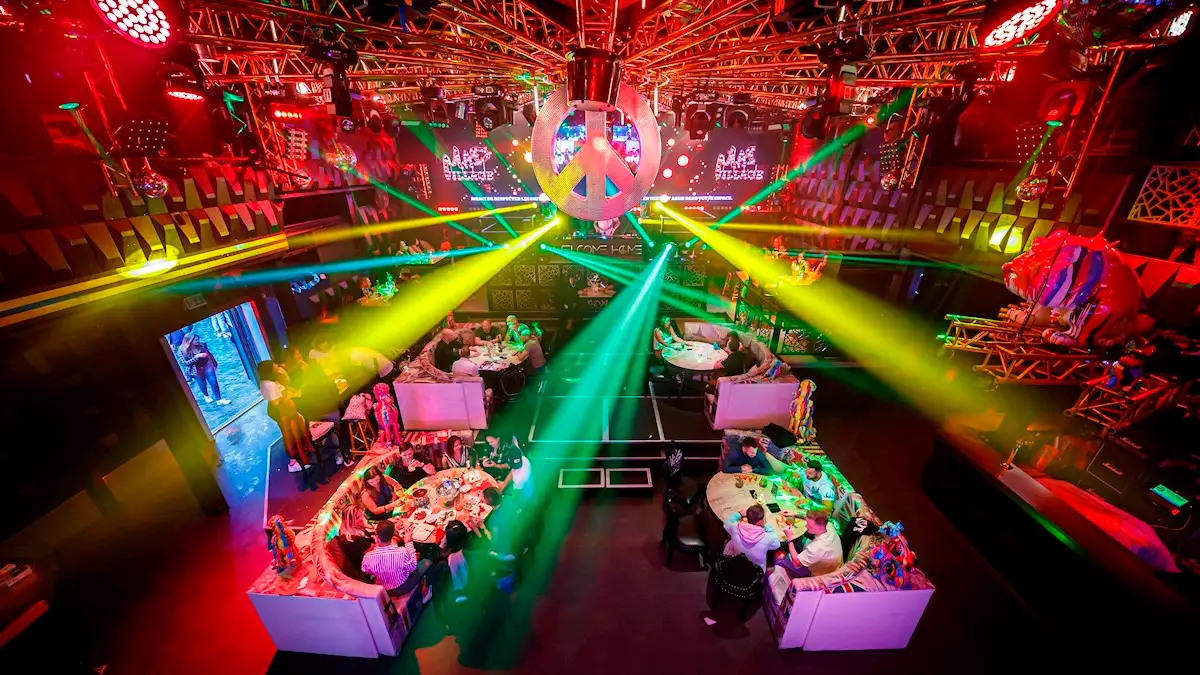 El ocio nocturno puede abrir hasta las tres Imagen de una discoteca donde rigen las normas para la nueva normalidad