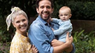 El actor Nick Cordero junto a su mujer y su hijo peque&ntilde;o