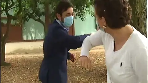 Antón Gómez-Reino (Galicia En Común): “Es imprescindible que la gente de izquierdas rememos juntos para sacar a Galicia de esta situación" Antón Gómez-Reino (Galicia En Común): “Es imprescindible que la gente de izquierdas rememos juntos para sacar a Galicia de esta situación"