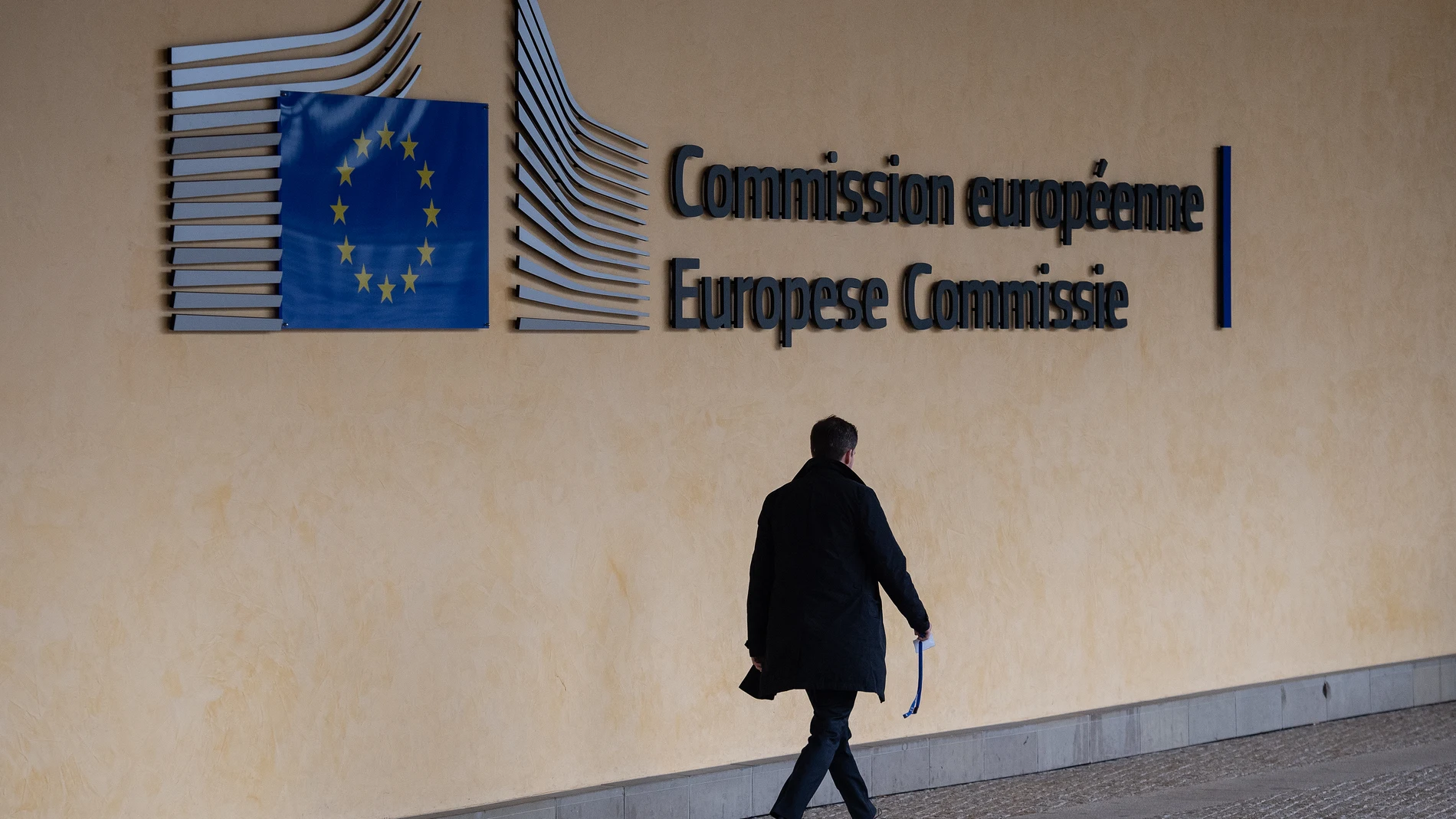 La UE insiste en crear vías seguras hasta aeropuerto de Kabul tras atentado La UE insiste en crear vías seguras hasta aeropuerto de Kabul tras atentado