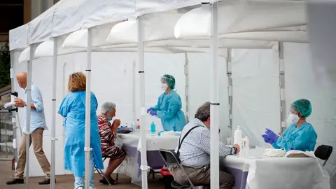 Vecinos de Ordizia (Gipuzkoa) haciéndose PCR Vecinos de Ordizia (Gipuzkoa) haciéndose PCR