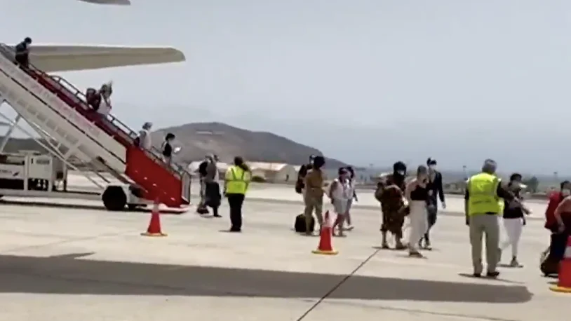Llegan a Canarias los sanitarios que ganaron un sorteo para disfrutar de unas vacaciones en las islas por su labor Llegan a Canarias los sanitarios que ganaron un sorteo para disfrutar de unas vacaciones en las islas por su labor