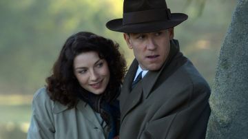 Caitriona Balfe y Tobias Menzies como Calire y Frank Randall en 'Outlander'