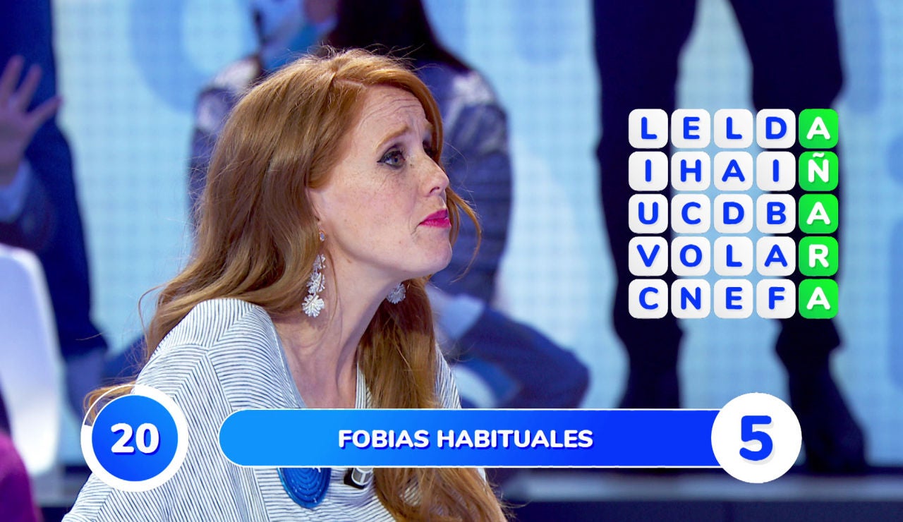 Las palabras ininteligibles del equipo azul que desatan las risas durante la 'Sopa de Letras' Las palabras ininteligibles del equipo azul que desatan las risas durante la 'Sopa de Letras'