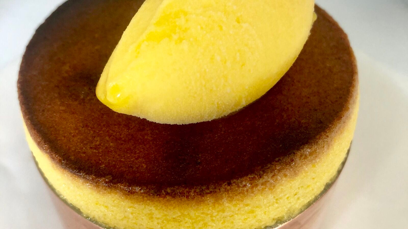 La cocina elegante, sabrosa y brillante de Marcos Granda en Skina