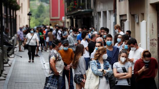 Vecinos de Ordizia hacen cola para realizar pruebas PCR