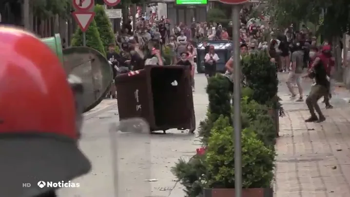 Disturbios en un mitin de Vox en Barakaldo Disturbios en un mitin de Vox en Barakaldo