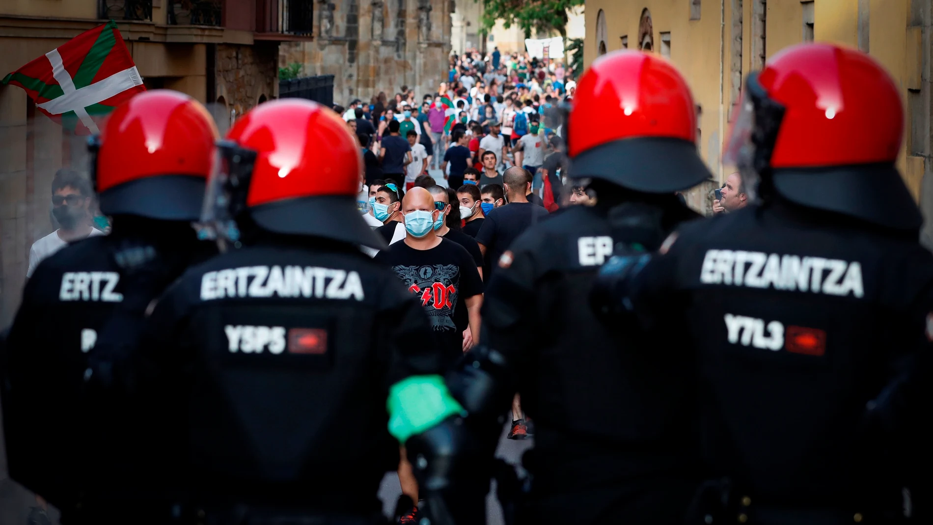 Detienen a un joven por agredir a un dirigente del PP alavés y a tres de sus amigos en Vitoria Detienen a un joven por agredir a un dirigente del PP alavés y a tres de sus amigos en Vitoria