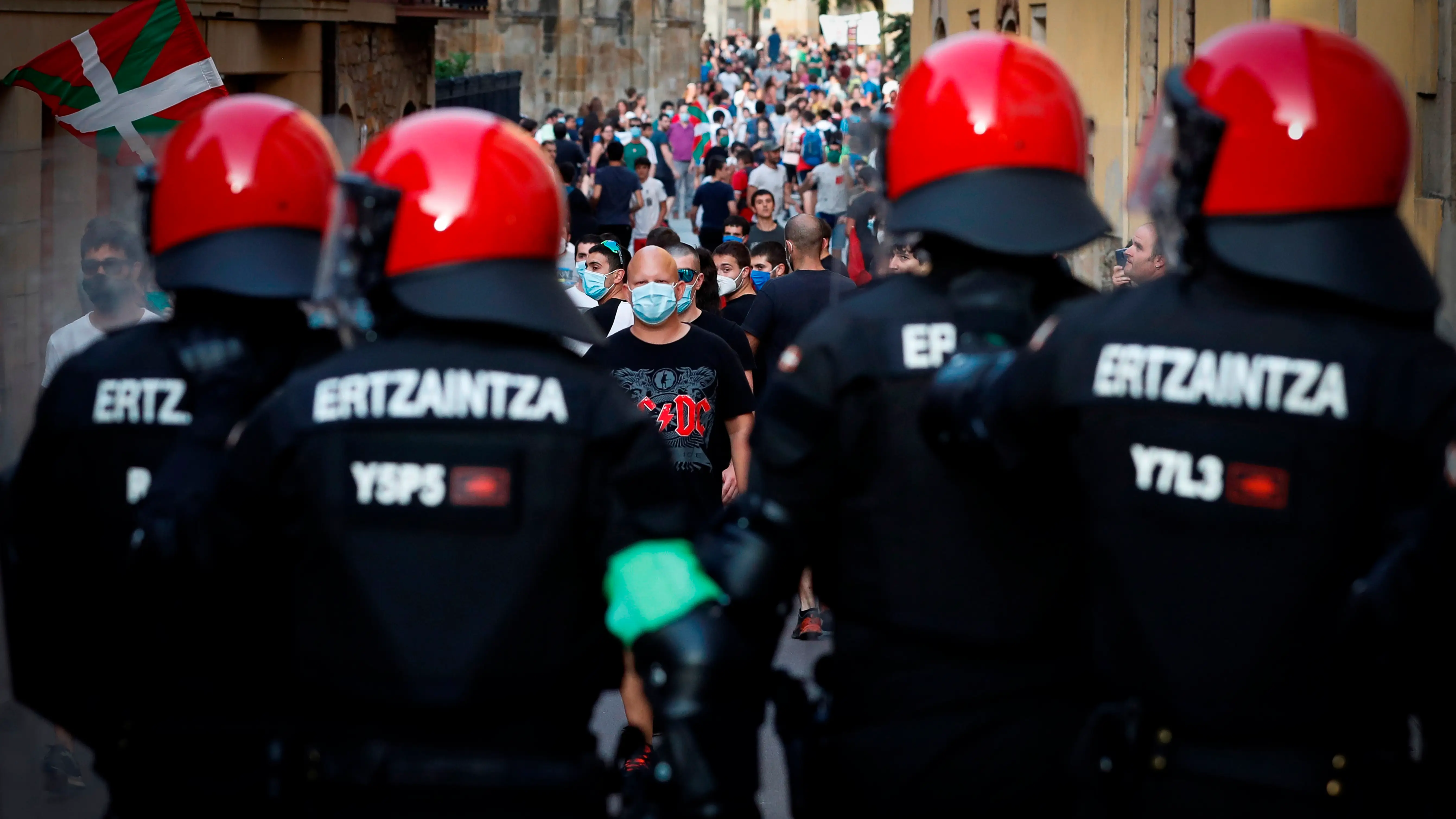 Detienen a un joven por agredir a un dirigente del PP alavés y a tres de sus amigos en Vitoria Detienen a un joven por agredir a un dirigente del PP alavés y a tres de sus amigos en Vitoria