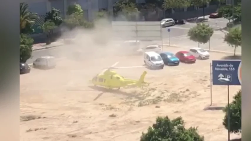 Un helicóptero de Emergencias de Alicante que trasladaba a pacientes graves, obligado a aterrizar en un descampado Un helicóptero de Emergencias de Alicante que trasladaba a pacientes graves, obligado a aterrizar en un descampado