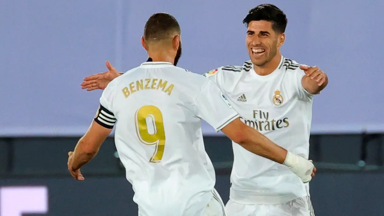 Asensio y Benzema celebran un gol ante el Alavés Asensio y Benzema celebran un gol ante el Alavés