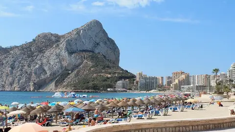Playa al pie del Peñón de Ifach, Calpe Playa al pie del Peñón de Ifach, Calpe