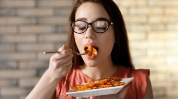 Comiendo pasta Comiendo pasta