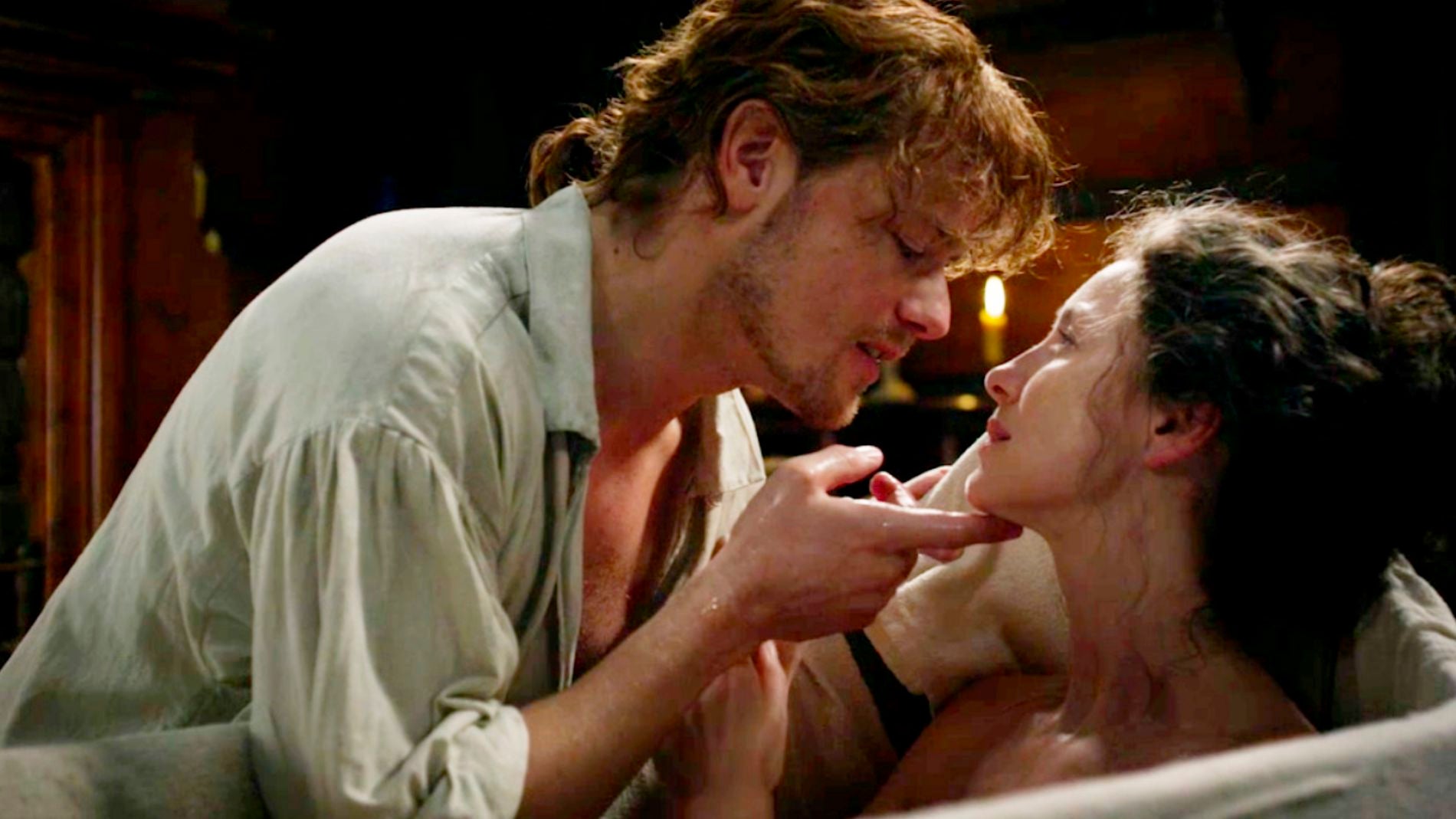 Caitriona Balfe y Sam Hueghan como Jamie y Claire en 'Outlander'