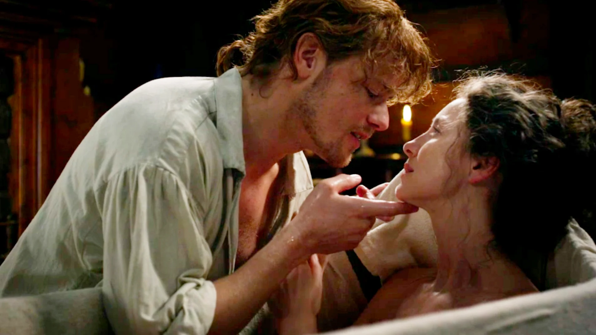 Caitriona Balfe y Sam Hueghan como Jamie y Claire en 'Outlander' Caitriona Balfe y Sam Hueghan como Jamie y Claire en 'Outlander'