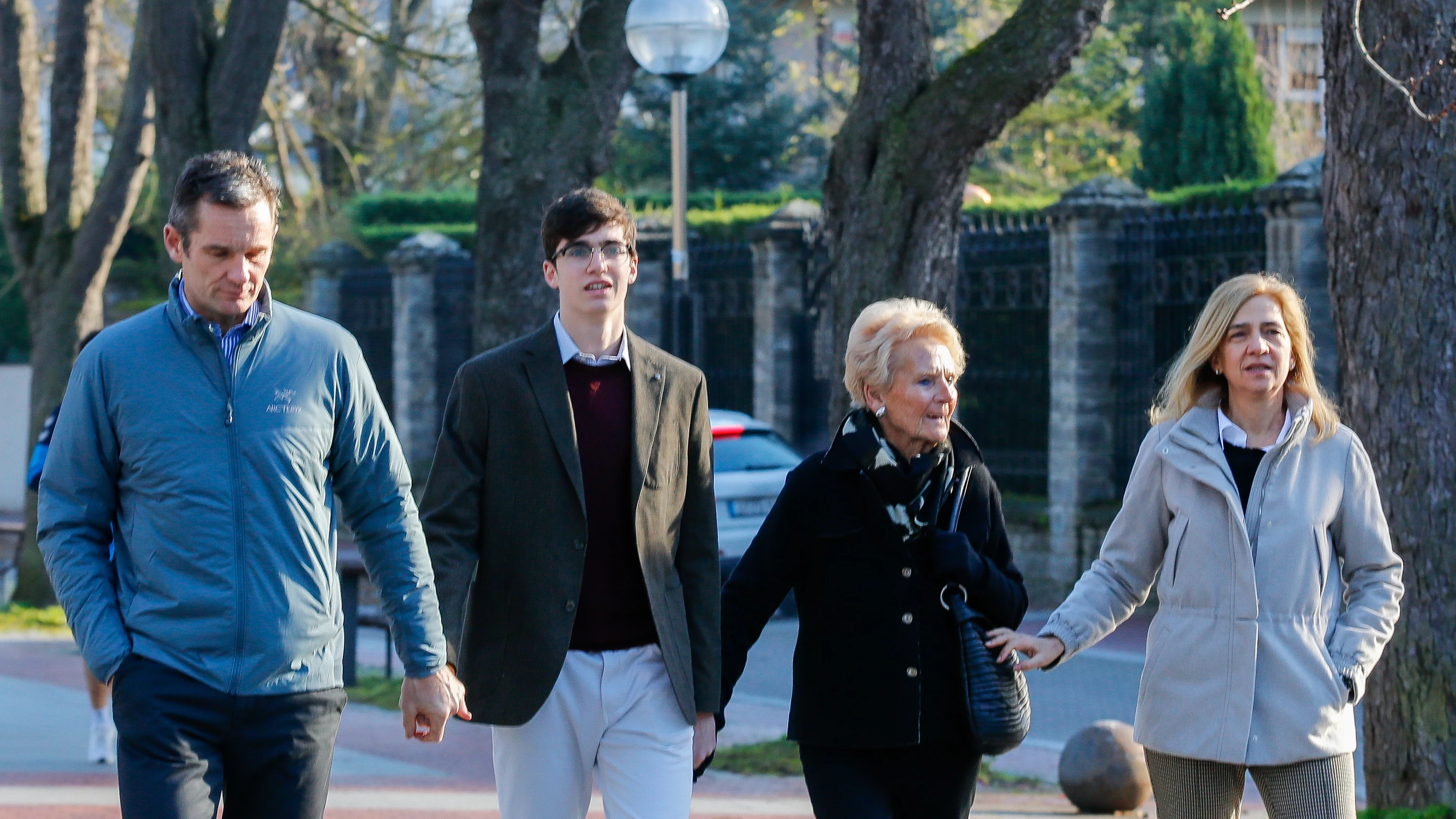 Iñaki Urdagarin, la infanta Cristina y su hijo Pablo Urdangarin y su abuela Claire Liebaert