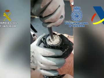 Tres horas tardó la Guardia Civil en sacar diez kilos de cocaína del interior del motor de un coche 