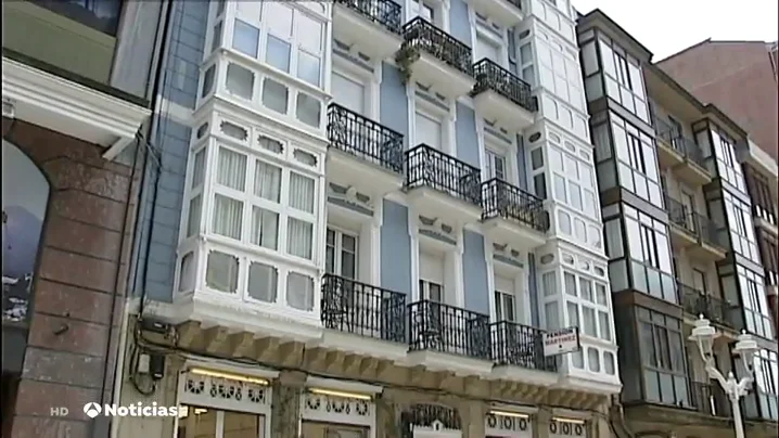 Una mujer apuñala mortalmente a su pareja en una pensión de Bilbao Una mujer apuñala mortalmente a su pareja en una pensión de Bilbao