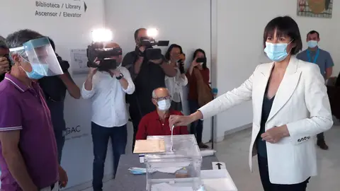 Ana Pontón ejerce su derecho al voto Ana Pontón ejerce su derecho al voto