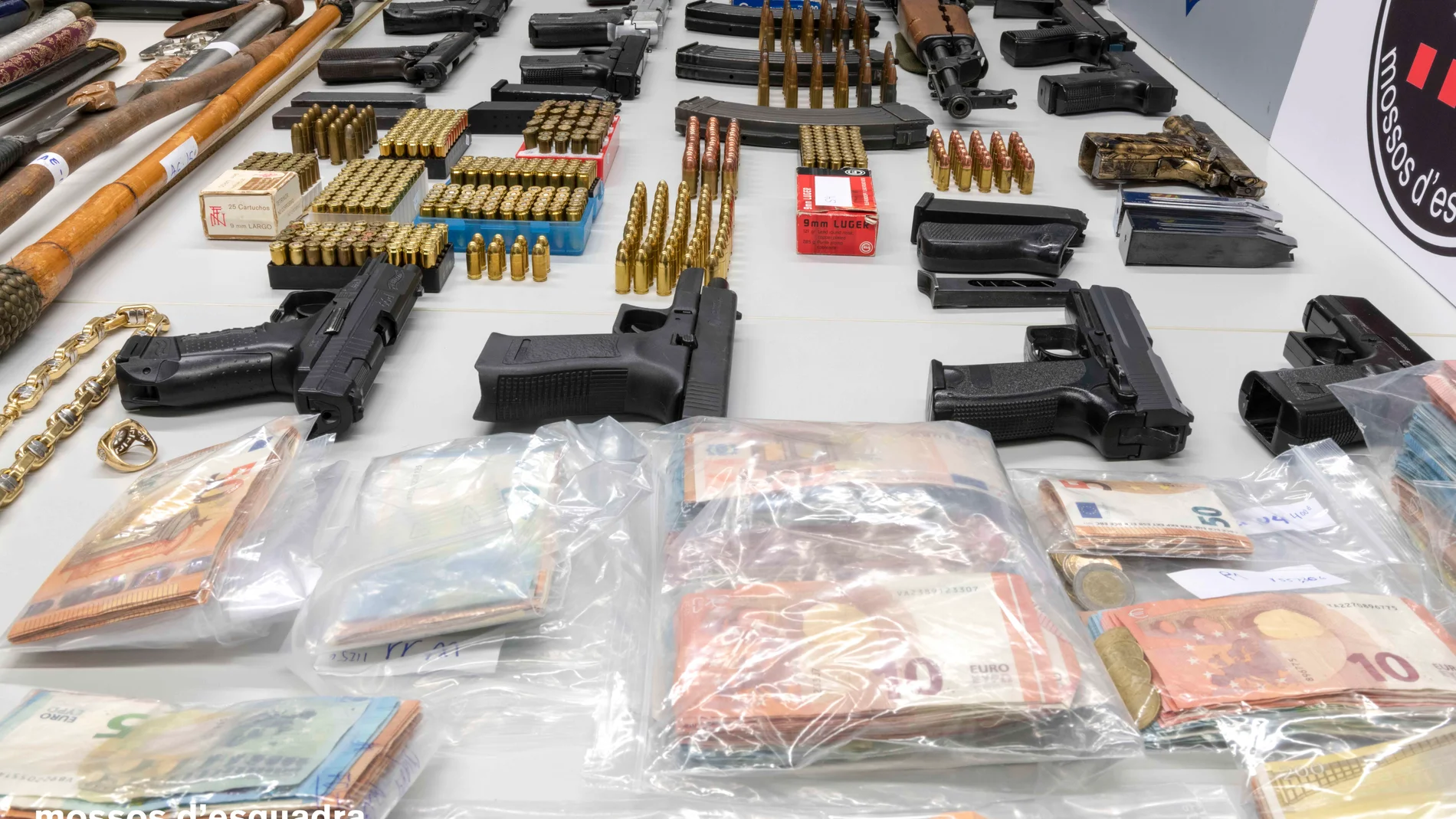Los Mossos detienen a 28 personas relacionadas con el tráfico de drogas y el robo con fuerza en Barcelona Los Mossos detienen a 28 personas relacionadas con el tráfico de drogas y el robo con fuerza en Barcelona