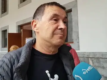 Otegi pide elegir entre quienes cuidan la salud y los que la ponen en riesgo Otegi pide elegir entre quienes cuidan la salud y los que la ponen en riesgo