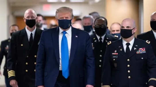 Primera imagen de Donald Trump con mascarilla Primera imagen de Donald Trump con mascarilla