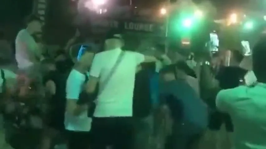 Cientos de j&oacute;venes se juntan en Palma sin respetar las medidas para evitar el contagio de coronavirus