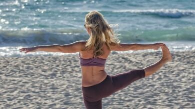 Vacaciones lejos del gym: entrena sin ayuda de material