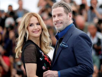 Kelly Preston junto a su esposo John Travolta Kelly Preston junto a su esposo John Travolta