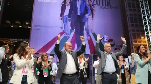 Noticias de la mañana (13-07-20) Iñigo Urkullu revalida su candidatura en las elecciones vascas 2020 pese a la caída histórica del 52,8% de la participación Noticias de la mañana (13-07-20) Iñigo Urkullu revalida su candidatura en las elecciones vascas 2020 pese a la caída histórica del 52,8% de la participación