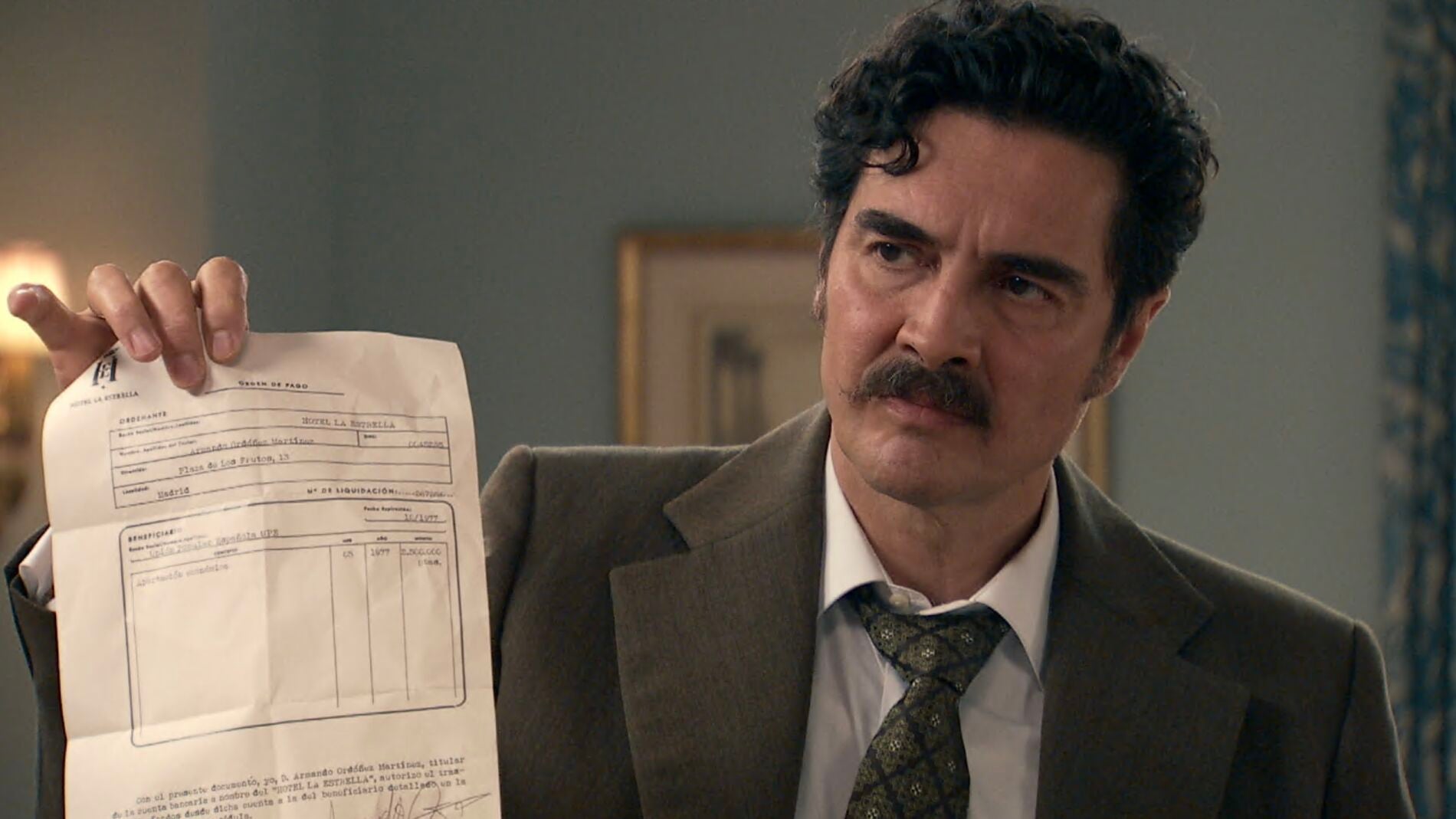 Armando descubre la denuncia que le ha puesto Irene