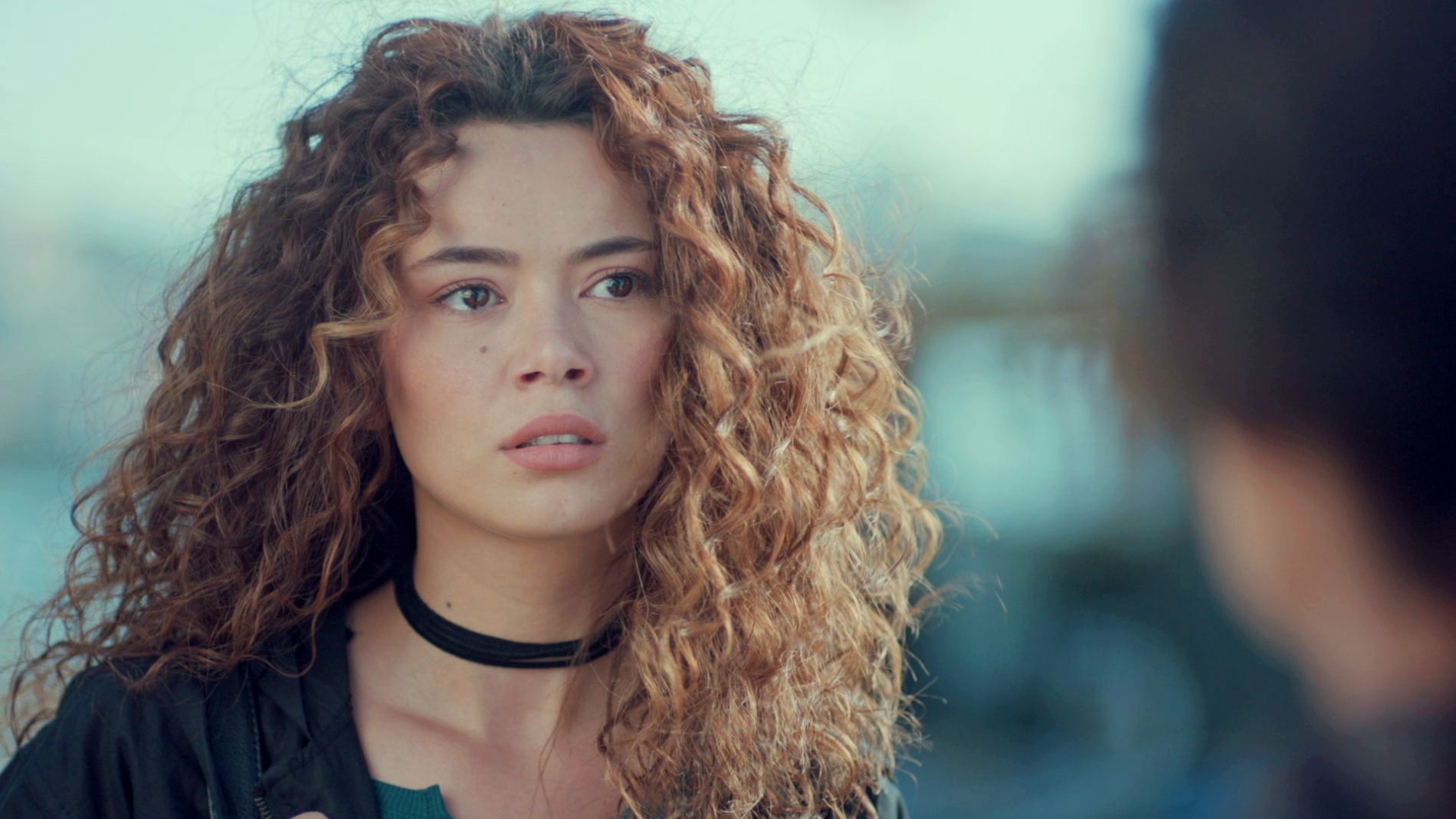 El inesperado encuentro de Bahar con Sirin: descubre que es su hermanastra