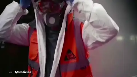 Bansky 'se deja ver' en el metro de Londres y pinta varios vagones para concienciar del uso de la mascarillas Bansky 'se deja ver' en el metro de Londres y pinta varios vagones para concienciar del uso de la mascarillas