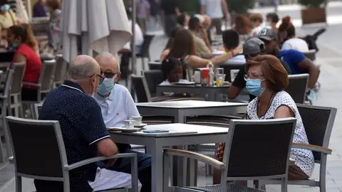 El retorno a la fase 2 'flexibilizada' por los nuevos casos de coronavirus castiga al sector hostelero de Aragón El retorno a la fase 2 'flexibilizada' por los nuevos casos de coronavirus castiga al sector hostelero de Aragón