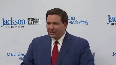 Increpan al Gobernador de Florida Increpan al Gobernador de Florida