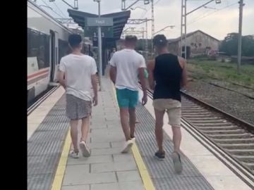 Tres jóvenes agreden a un revisor de Renfe en Girona